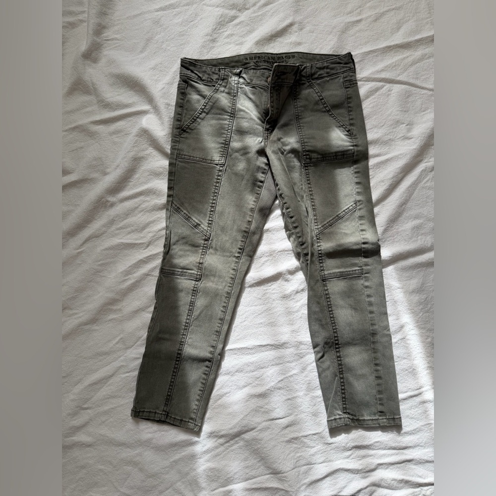 American Eagle Outfitters women’s  Green Cargo capris